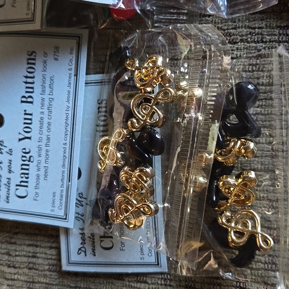 Button bundle - 7 pkgs - Picture 4 of 5